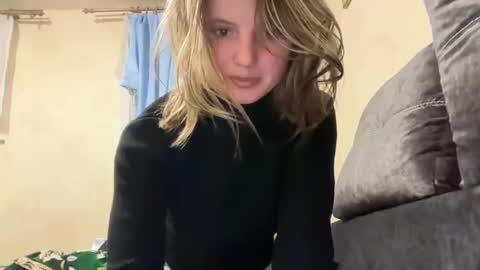 Snapshot of oktavia7777 chatting on March 8, 7:28 pm Oktavia7777 online show from March 8, 7:28 pm