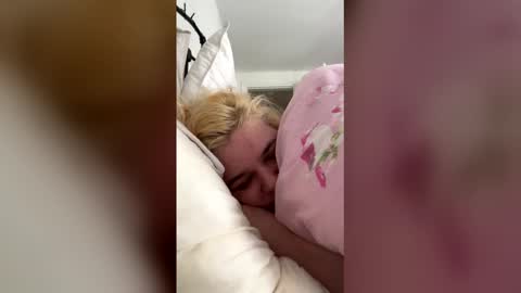 Snapshot of ola24567 chatting on March 27, 10:15 am ola24567 online show from March 27, 10:15 am