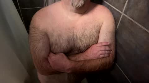 Snapshot of oldbones2 chatting on October 3, 1:35 am oldbones2 online show from October 3, 1:35 am