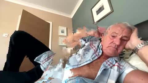 Snapshot of oldboy2024 chatting on April 2, 10:57 am oldboy2024 online show from April 2, 10:57 am