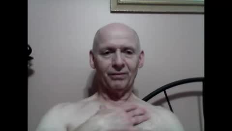 Snapshot of oldbuthorny62 chatting on January 19, 4:54 am oldbuthorny62 online show from January 19, 4:54 am