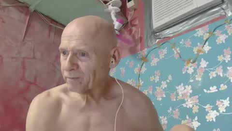 oldbuthorny62 online show from May 12, 1:52 pm