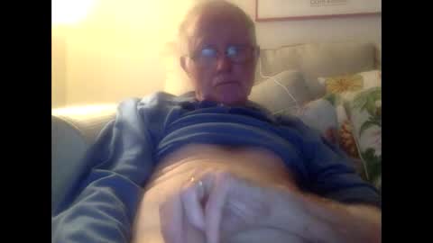 olderthandirt69 online show from January 16, 2:51 am