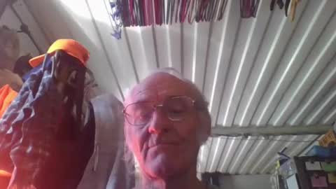 Snapshot of oldman1154565 chatting on July 4, 4:46 pm oldman1154565 online show from July 4, 4:46 pm