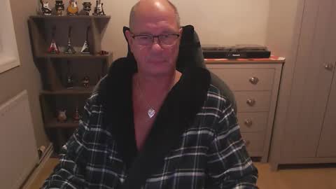 oldveteranuk online show from September 12, 4:56 am