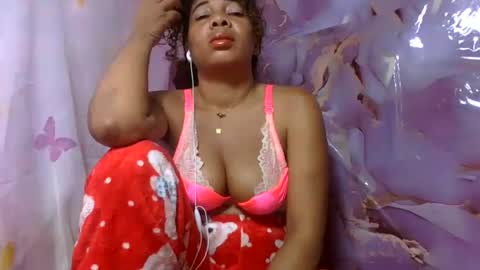 olinaa online show from June 27, 5:29 pm