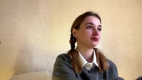 Olivia here online show from September 26, 9:02 am