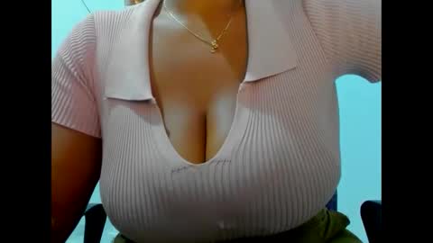 olivahot30 online show from December 5, 12:52 am
