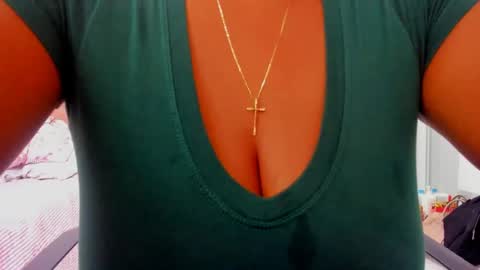 olivahot30 online show from March 6, 12:19 pm