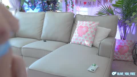 Snapshot of olive_you_ chatting on January 19, 6:00 pm Olive online show from January 19, 6:00 pm