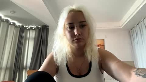 Mia online show from February 2, 5:06 am