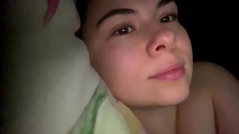 Snapshot of olivepeach chatting on November 9, 12:25 pm Oil online show from November 9, 12:25 pm