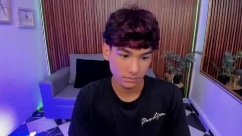 Snapshot of oliver20__ chatting on March 20, 2:49 am oliver20__ online show from March 20, 2:49 am