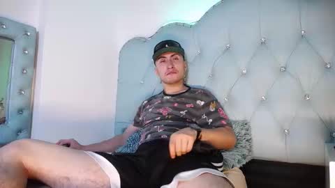 Oliver Benedetti online show from February 6, 3:55 am