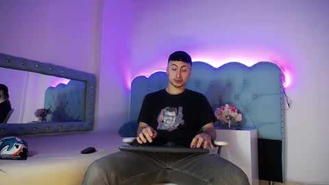 Oliver Benedetti online show from February 8, 3:43 am