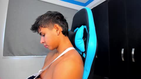 Oliver bray online show from October 8, 5:21 pm