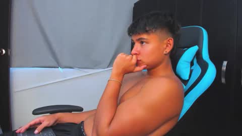 Oliver bray online show from November 19, 9:59 pm