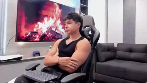 Oliver bray online show from March 19, 4:05 am