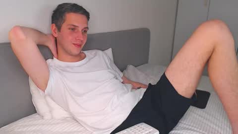 Snapshot of oliver_hort chatting on November 15, 5:09 pm Oliver online show from November 15, 5:09 pm