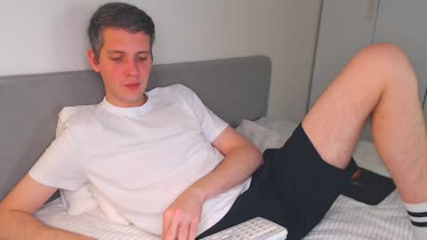 Snapshot of oliver_hort chatting on November 17, 5:30 pm Oliver online show from November 17, 5:30 pm