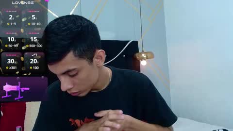 Oliver  Smith online show from December 28, 6:08 pm