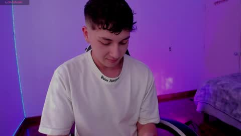 Snapshot of oliver_kyy chatting on May 22, 9:20 pm oliveeer online show from May 22, 9:20 pm