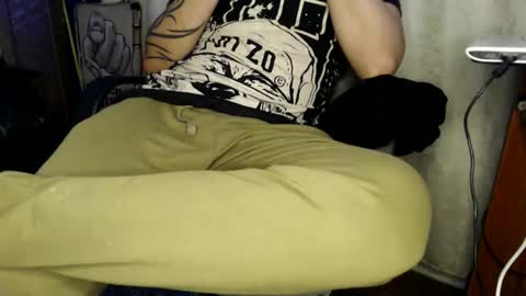 oliver_laid_2023 online show from November 16, 1:11 am