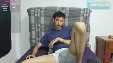 Snapshot of oliver_rayman chatting on November 16, 11:43 pm Oliver Rayman online show from November 16, 11:43 pm