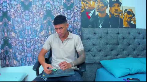 Snapshot of oliver_smith_2 chatting on December 29, 10:03 pm oliver_smith_2 online show from December 29, 10:03 pm