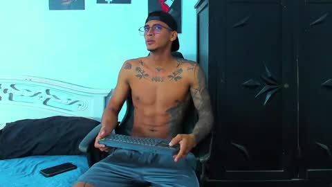 oliver_smith_2 online show from June 7, 3:16 pm
