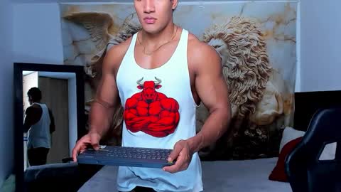 oliver_tommy online show from November 18, 2:32 pm