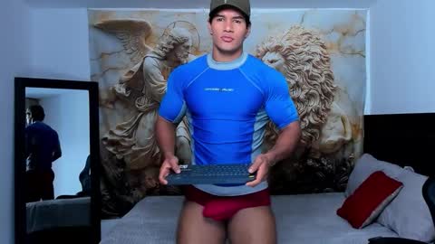 oliver_tommy online show from December 2, 12:10 pm