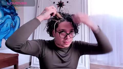 Snapshot of oliver_usher chatting on January 26, 7:41 pm Mr Blue Sky online show from January 26, 7:41 pm