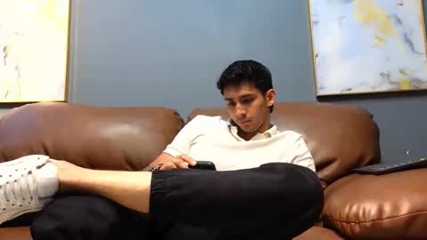 Snapshot of oliverbennet chatting on December 7, 9:33 pm Oliver bennet online show from December 7, 9:33 pm