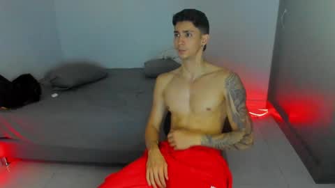 Snapshot of oliverbennet chatting on February 26, 10:31 pm Oliver bennet online show from February 26, 10:31 pm