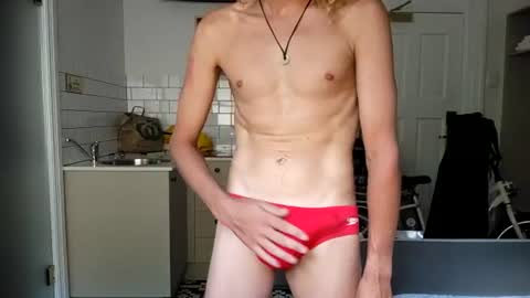 Blonde Surfer Boy online show from November 27, 7:10 am