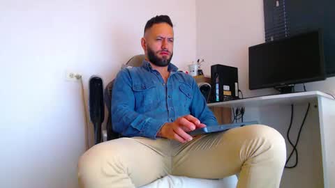 oliver online show from February 9, 3:38 pm