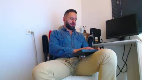 Snapshot of oliverdrew1 chatting on February 27, 3:45 pm oliver online show from February 27, 3:45 pm