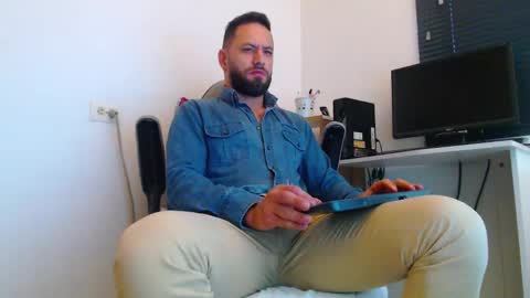 Snapshot of oliverdrew1 chatting on March 20, 3:50 pm oliver online show from March 20, 3:50 pm