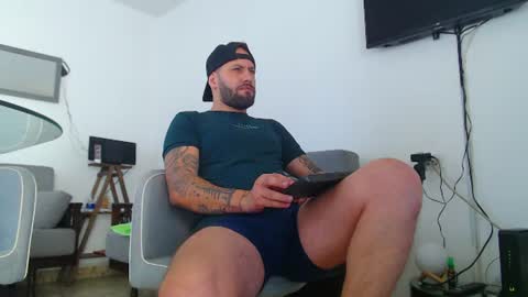 Snapshot of oliverdrew1 chatting on June 16, 1:47 pm oliver online show from June 16, 1:47 pm