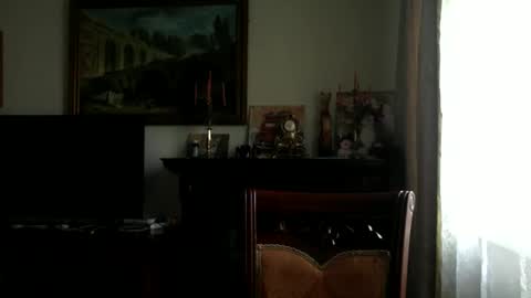 Snapshot of oliverlucky chatting on October 20, 5:52 am CryotoneX online show from October 20, 5:52 am
