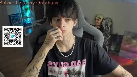 Snapshot of oliverrgroove chatting on October 3, 2:25 pm oliverrgroove online show from October 3, 2:25 pm