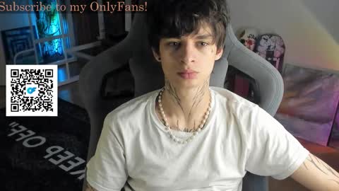 Snapshot of oliverrgroove chatting on October 6, 2:14 pm oliverrgroove online show from October 6, 2:14 pm