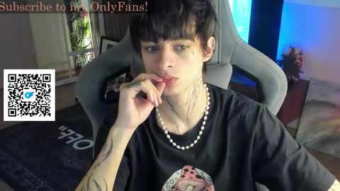 Snapshot of oliverrgroove chatting on October 20, 3:23 pm oliverrgroove online show from October 20, 3:23 pm