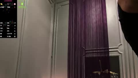 Snapshot of oliversport chatting on December 4, 4:44 am OliverSport online show from December 4, 4:44 am