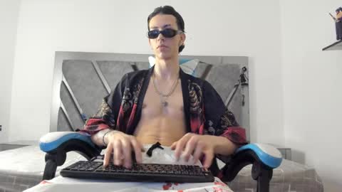 oliverthompson_01 online show from January 9, 5:44 am