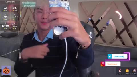 Oliver online show from October 22, 1:44 pm