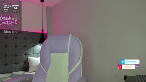 Oliver online show from November 8, 1:33 pm