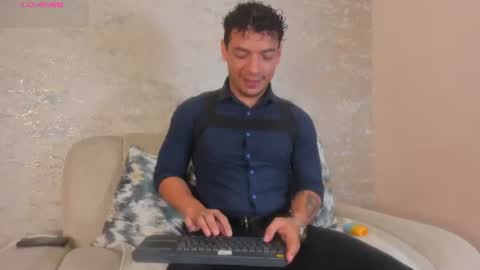 Snapshot of oliverwyse chatting on June 13, 1:14 am Oliver online show from June 13, 1:14 am