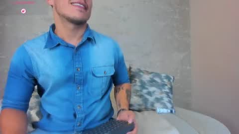 Snapshot of oliverwyse chatting on June 16, 12:46 am Oliver online show from June 16, 12:46 am